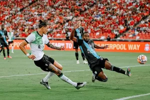 Φωτιά στα… πράσινα η Λίβερπουλ: 4-0 τη Λέστερ με τη νέα της φανέλα