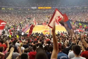 Euroleague: Θυμήθηκε το επικό βίντεο από την εξέδρα του Ερυθρού Αστέρα