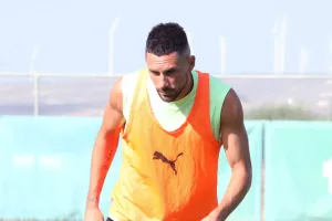 Noκ άουτ ο Γκιούρτσο, επιστροφή Κατελάρη