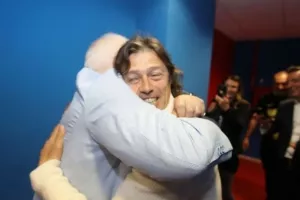 Η αγκαλιά του Μελισσανίδη στον Αλμέιδα!
