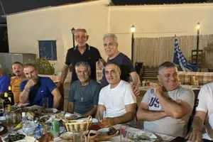 Tραπέζι "γεμάτο" από προσωπικότητες και legends της Ανόρθωσης! (φώτος)