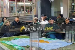 Φώτος/Μαζεύονται οι Ομονοιάτες...