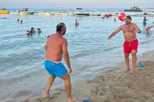Μπάλα στην άμμο