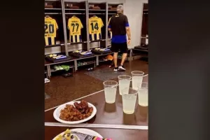 Eτοιμο το γαλαζοκίτρινο... dressing room (βίντεο)