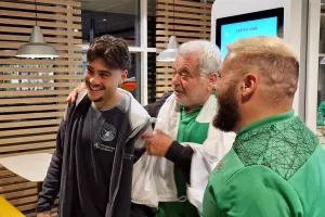Burger και φώτο με... αντίπαλο!