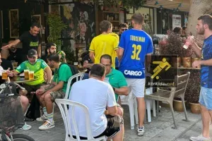 Φώτος kerkida/Δίπλα-δίπλα και... μαζί οι οπαδοί ΑΕΚ και Μακάμπι!