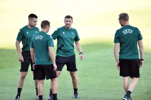 ΦΩΤΟΣ- Οι διαιτητές του Βοϊβοντίνα-ΑΠΟΕΛ
