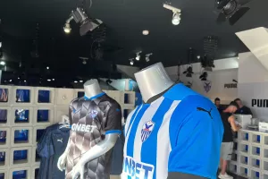 (ΦΩΤΟΣ Kerkida.net) Εκδήλωση στο Anostore- Ανορθωσιάτες μαζί με παίκτες