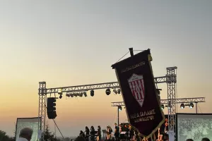Ψηλά το λάβαρο της Νέας Σαλαμίνας
