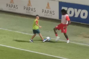 Καρλίτος: Παιχνίδι με τα ball boys (φώτος)