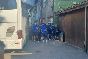 Η άφιξη του ΑΠΟΕΛ (φώτος)