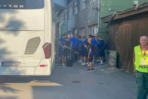 Η άφιξη του ΑΠΟΕΛ (φώτος)