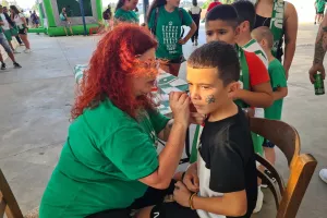 Μουσική, φουσκωτό και face painting 