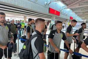 Με μικρή καθυστέρηση "πέταξε" για Ισραήλ (φώτος)