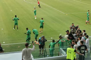 Λουλούδια από παίκτες του Άρη εις μνήμη του Αντώνη (φώτος)