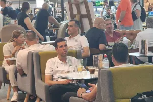 Καφεδάκι πριν την πτήση (φώτος)