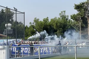 "Ντόπες" της Θύρας 5 σε παίκτες - τεχνική ηγεσία, το Kerkida στην ανοικτή προπόνηση! (βίντεο/φώτος)