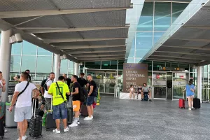 Με μικρή καθυστέρηση "πέταξε" για Ισραήλ (φώτος)