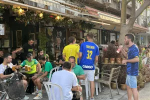 Φώτος kerkida/Δίπλα-δίπλα και... μαζί οι οπαδοί ΑΕΚ και Μακάμπι!