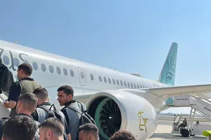 Με μικρή καθυστέρηση "πέταξε" για Ισραήλ (φώτος)