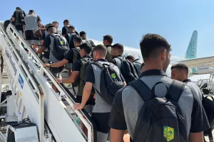 Με μικρή καθυστέρηση "πέταξε" για Ισραήλ (φώτος)