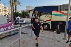 Η άφιξη του ΑΠΟΕΛ στο "Αμμόχωστος" - Μέσα ο Γέφτε (φώτος)