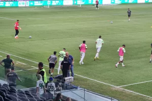Υποδοχή από Καραπατάκη...