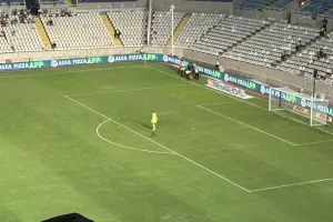Αποχώρησε με φορείο ο Σελέα