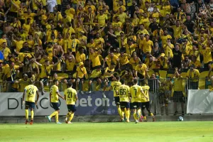 Έκαναν την Περιστερώνα… Λεμεσό, τώρα πρεμιέρα στο σπίτι τους!