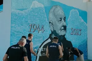 Από ένα γαρύφαλλο για τον Χαμπή
