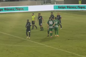 Πέναλτι, VAR, διαμαρτυρίες και 2-1 ο Άρης