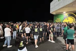 Με συνοδεία της Αστυνομίας αποχώρησε η αποστολή της ΑΕΚ εν μέσω αποδοκιμασιών! (βίντεο/φώτος)