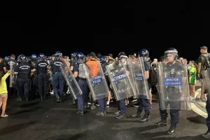 Με συνοδεία της Αστυνομίας αποχώρησε η αποστολή της ΑΕΚ εν μέσω αποδοκιμασιών! (βίντεο/φώτος)
