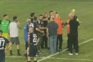 Έντονος με τους διαιτητές