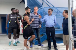 Θερμή υποδοχή από Πρόδρομο και Κουγιάλη