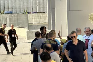 Η άφιξη της ΑΕΛ (φώτος)