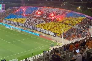Εντυπωσιακό διπλό coreo και pyro show από τους Πορτοκαλί! (φώτος & βίντεο)