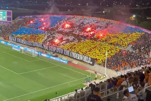 Εντυπωσιακό διπλό coreo και pyro show από τους Πορτοκαλί! (φώτος & βίντεο)