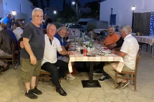 Tραπέζι "γεμάτο" από προσωπικότητες και legends της Ανόρθωσης! (φώτος)