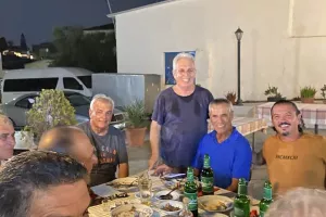 Tραπέζι "γεμάτο" από προσωπικότητες και legends της Ανόρθωσης! (φώτος)