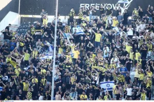 Συλλήψεις οπαδών της Μπεϊτάρ - Πετούσαν πυροτεχνήματα έξω από το ξενοδοχείο του ΠΑΟΚ!