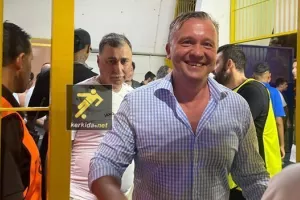 Πλατύ χαμόγελο και "good start!"
