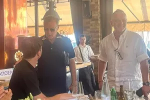 Πρόδρομος με "Ντόμπρα"