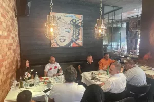 ΑΠΟΕΛ/Γεύμα... στους εκπροσώπους των ΜΜΕ (φώτος)