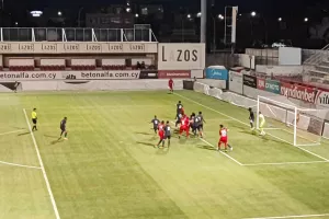 Ερυθρόλευκη νίκη (Σαλαμίνα-Οθέλλος 2-0) (ΣΧΟΛΙΟ)
