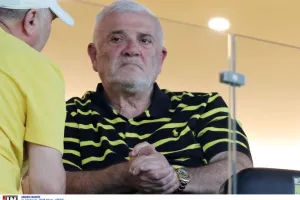 ΑΕΚ: "Έλεος καραγκιόζηδες - Απλά Μίκι Μάους"