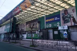 Επίθεση έξω από τη Λεωφόρο!