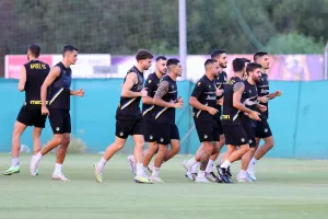 Μετά τα γκρι... γαλαζοκίτρινα