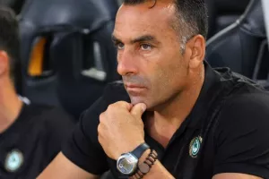 Ομόνοια - Καμπάλα: Πρόκριση με "καρέ", Μπεζούς και... γεμάτη εμφάνιση! (Φώτος)