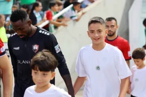 Ομόνοια - Καμπάλα: Πρόκριση με "καρέ", Μπεζούς και... γεμάτη εμφάνιση! (Φώτος)